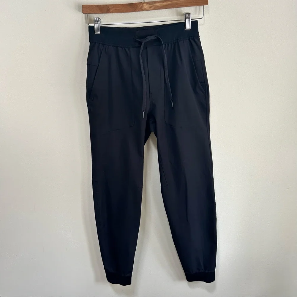 Lululemon ~ Men’s ABC Warpstreme Joggers in size Small